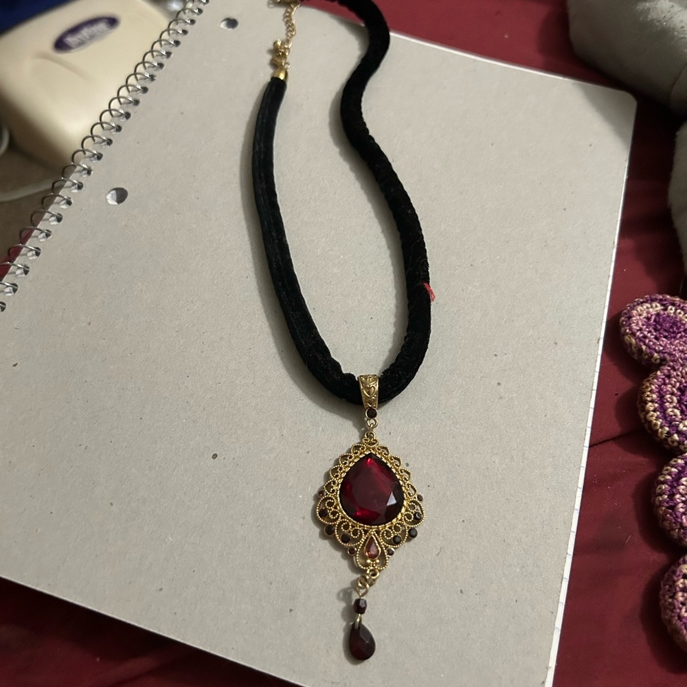 Women’s vintage Avon 2006 Necklace New red/wine Medallion On Black Velvet Cord